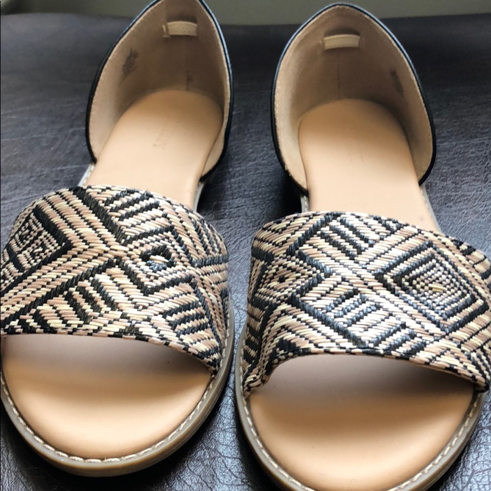 Old Navy Black and Tan Sandles